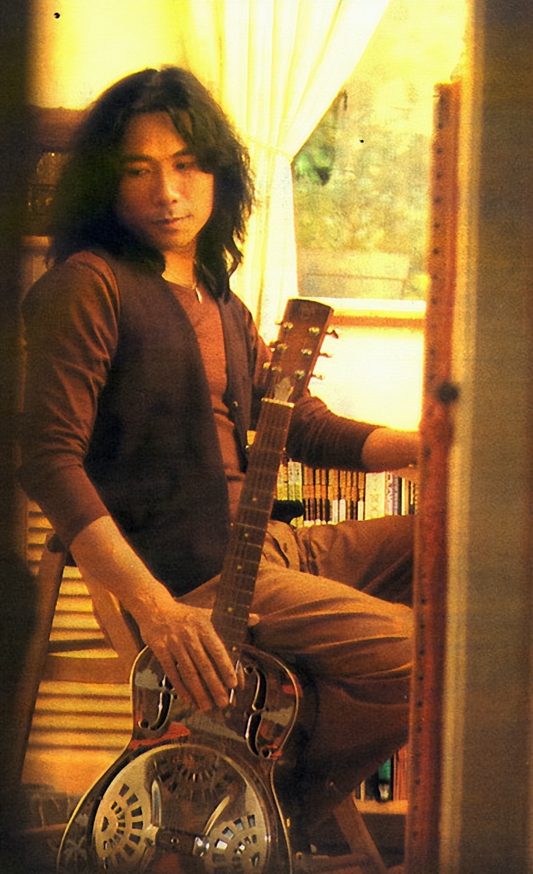 70岁香港摇滚教父夏韶声：情史胜过谢贤，与33岁女友只恋爱不结婚