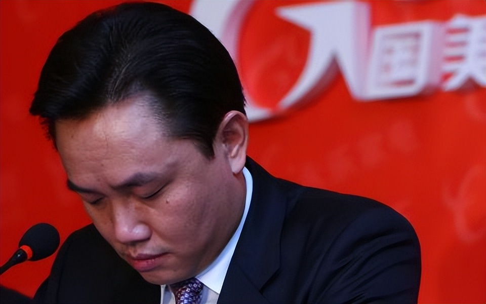 躲过了黄光裕，扛住了刘强东，张近东也不明白苏宁究竟败在哪？