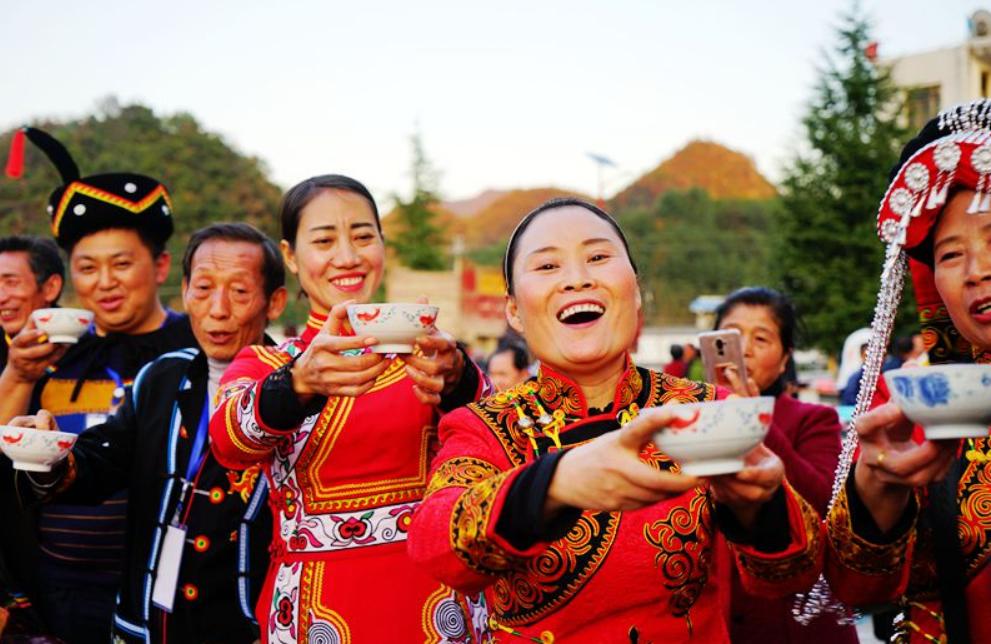 云南楚雄彝族人的习俗,彝族春节习俗大全