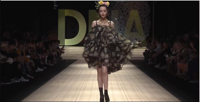 他泰颜值一姐情商这么低？频频迷惑发言引发争议，如今脸也崩了？