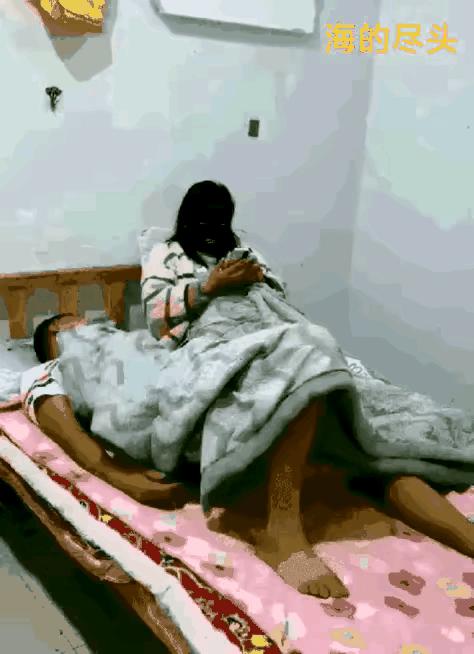 今日动图：前不久交了一位女朋友，昨天晚上约会时忍不住吻了她