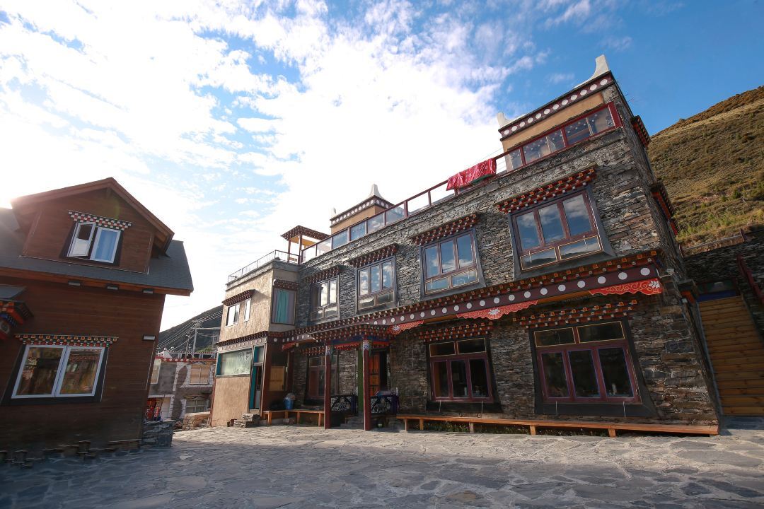 四川四姑娘山嘉绒民宿,川西旅游四姑娘山住宿