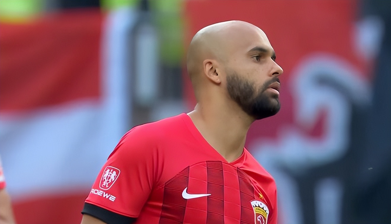 0-1！两次打铁+11打10+全场压制，海港占尽优势却被蓉城绝杀