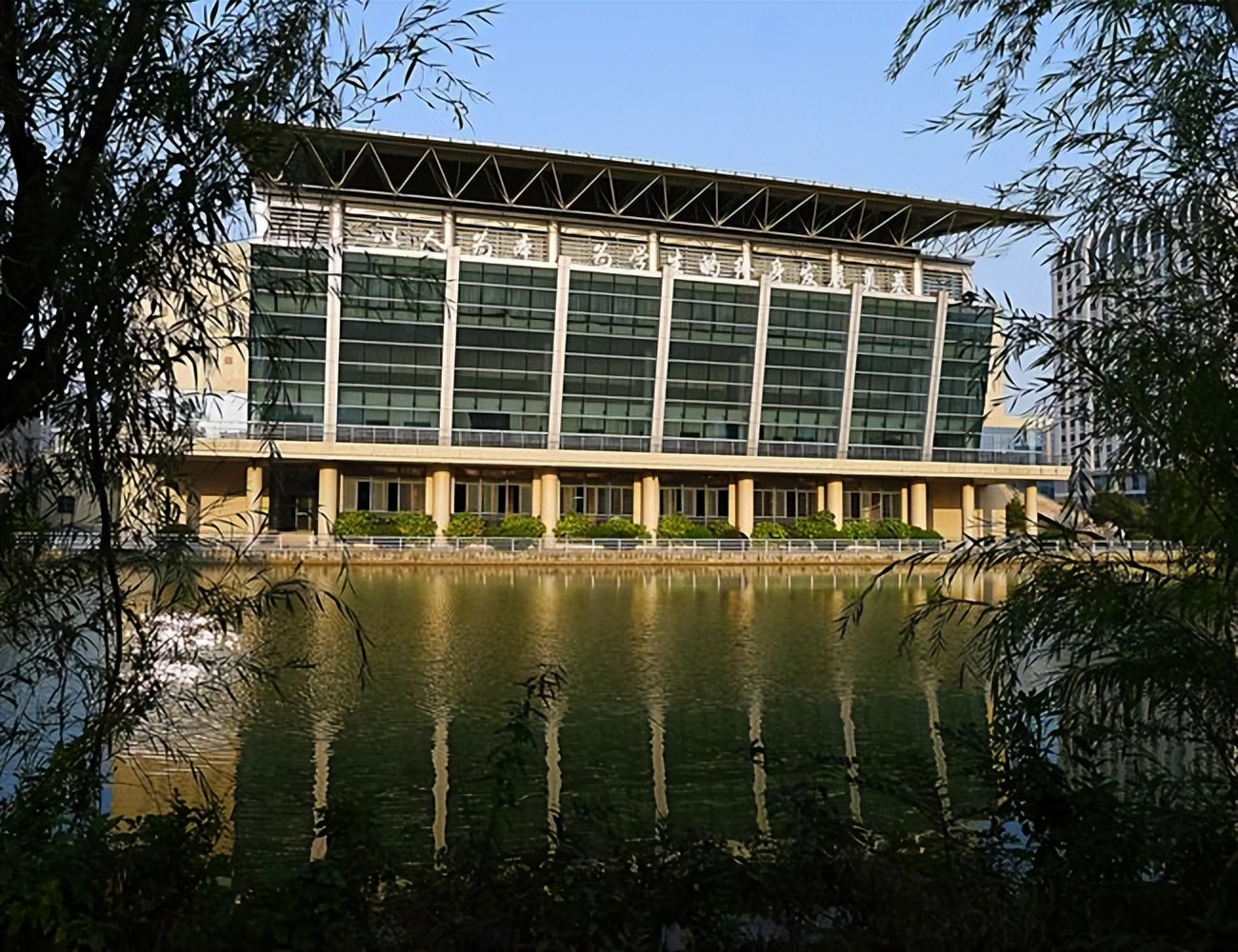 江苏盐城市高考成绩上热搜，中等教育也成了短板，网友：太尴尬了