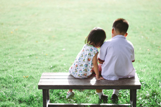 她58岁退休工资8000，外孙说：让我留这儿吧，我很乖，我能带妹妹