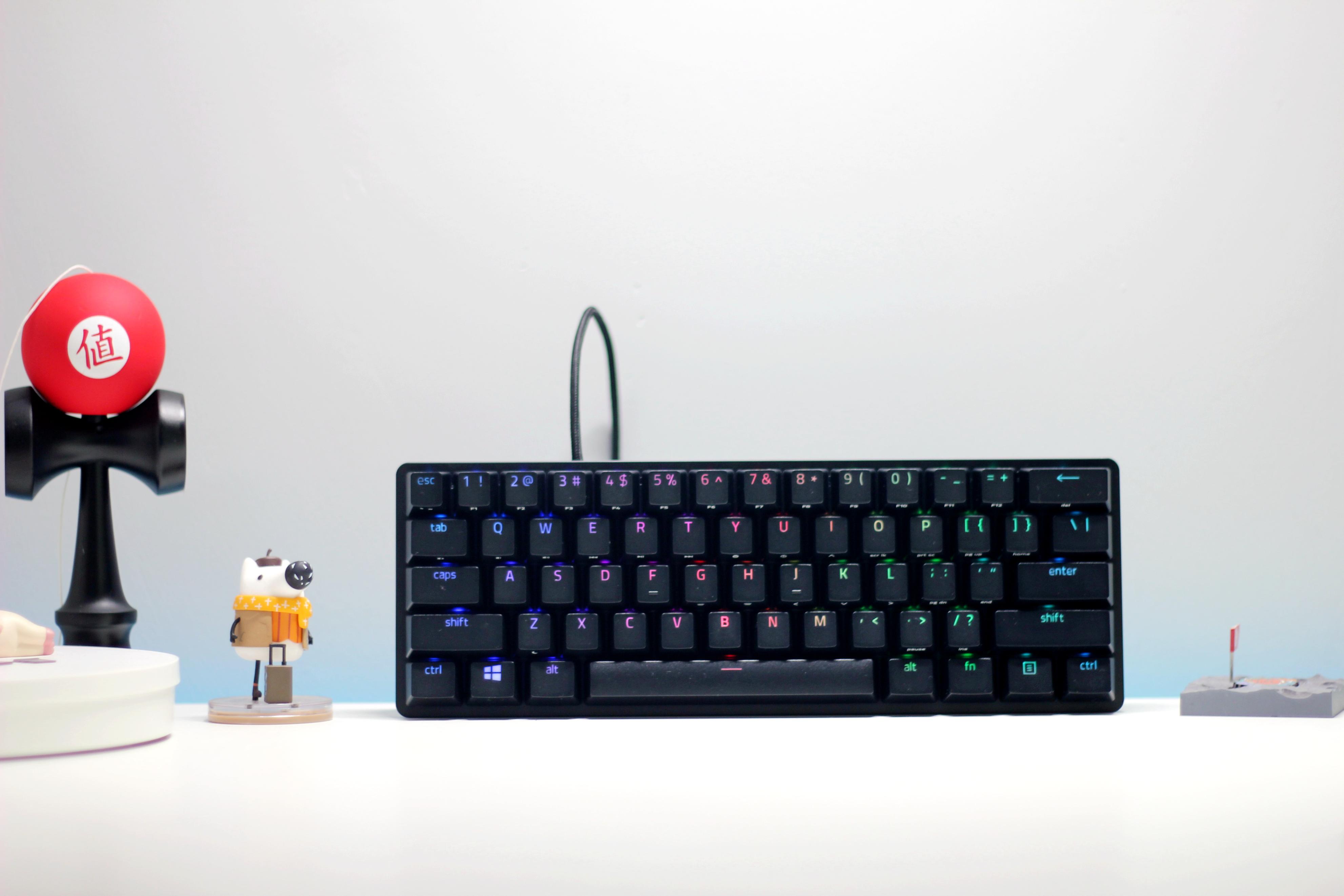 雷蛇黑寡妇蜘蛛幻彩版键盘测评,雷蛇键盘黑寡妇v4专业版测评