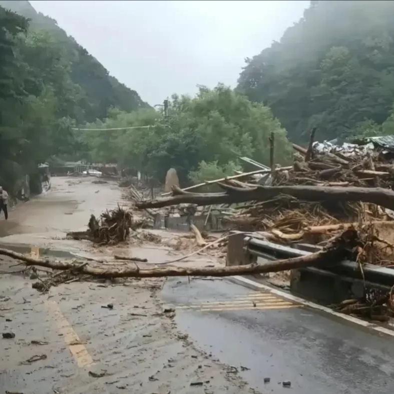 陕西突发山洪最新视频,陕西铜川山洪爆发真实全过程