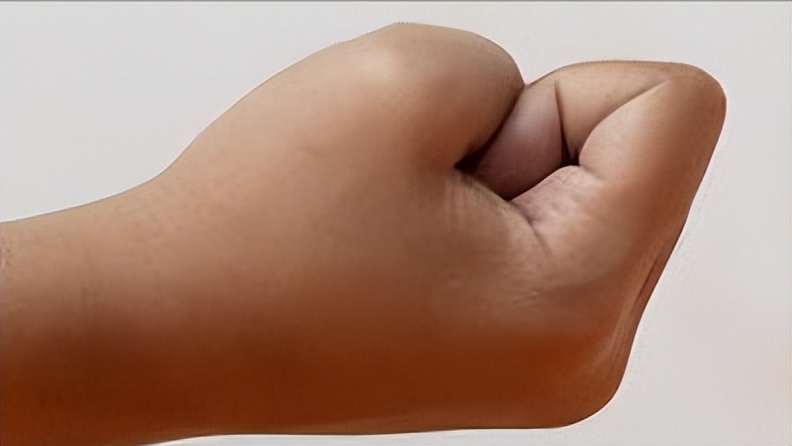 手指僵硬发胀怎么回事,手指僵硬不是风湿是怎么回事