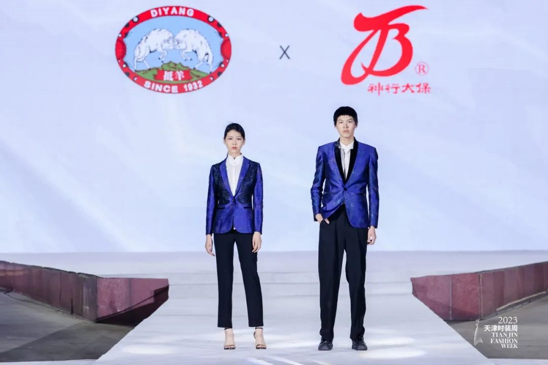 皮尔卡丹把时尚带入中国,皮尔卡丹中国服装展