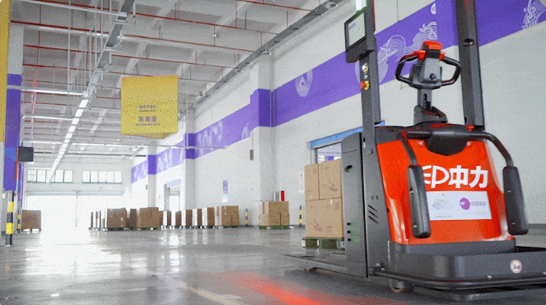 记者走访圆通快递总部,参观圆通总部