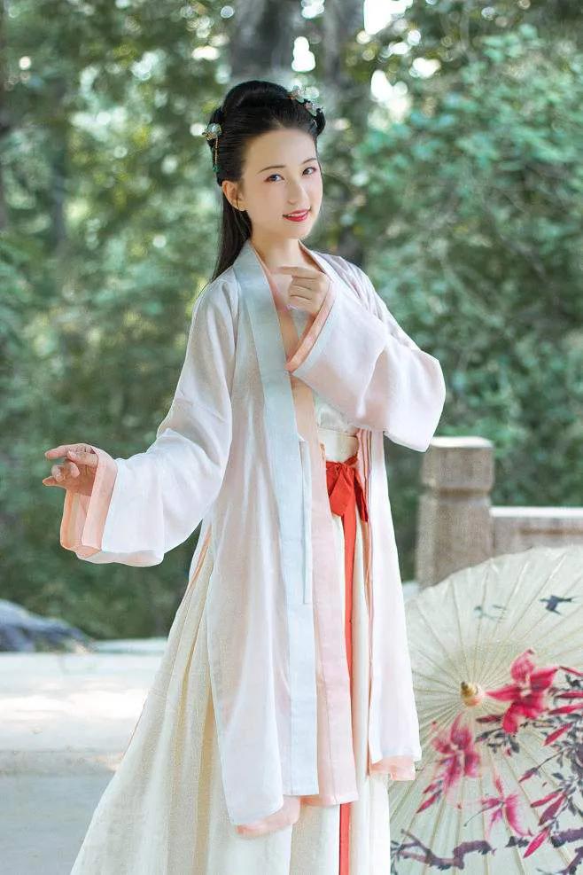 五十六个民族之柯尔克孜族服饰,五十六个民族服饰合集满族