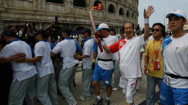赌王何鸿燊，86万续命针连打11年，800万金丝楠木棺揭开世纪葬礼