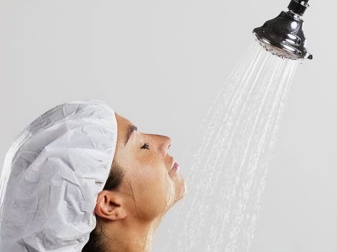 女性洗澡时站尿会尿路感染吗,女性洗澡能不能用一些东西