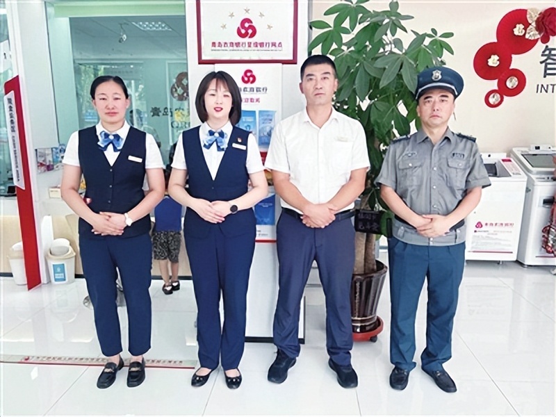 老年客户在银行晕倒情景剧,八旬老人晕倒农行员工