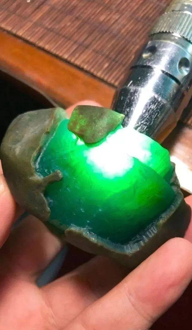 在直播间买原石上当受骗能报警吗 (直播间合买原石全额退款吗)