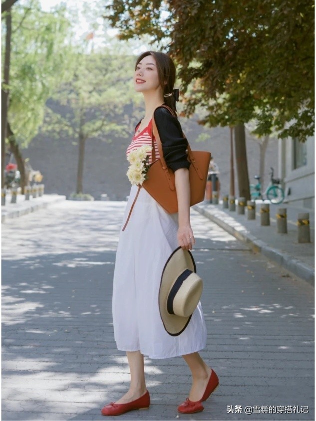 小白鞋马丁靴,小白鞋马丁靴圆头