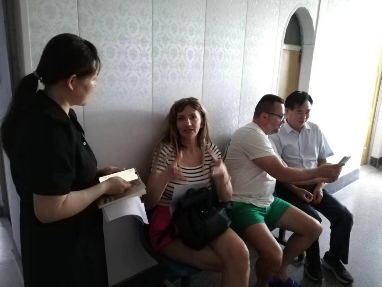 中医中药架金桥飘洋过海上餐桌