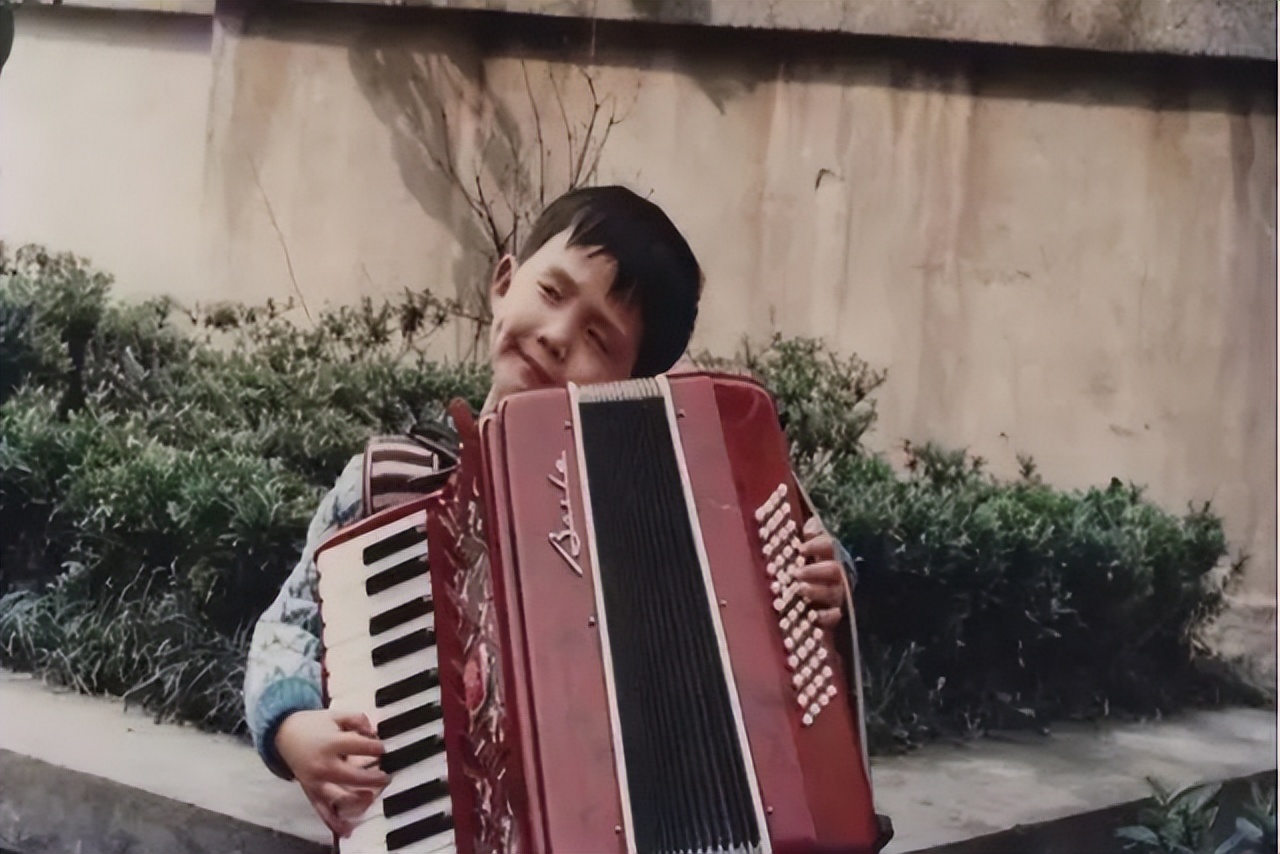 李云迪郎朗三个钢琴家,世界钢琴家排名郎朗和李云迪
