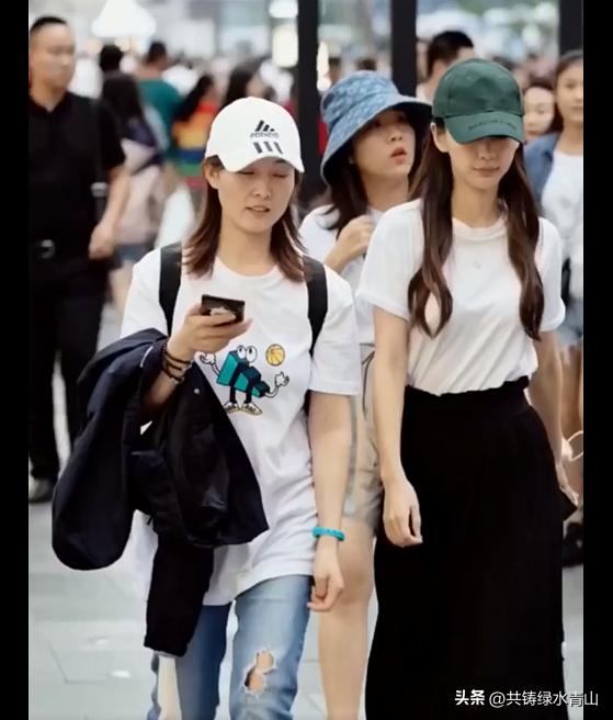 领导新春慰问一线员工,领导慰问一线女职工