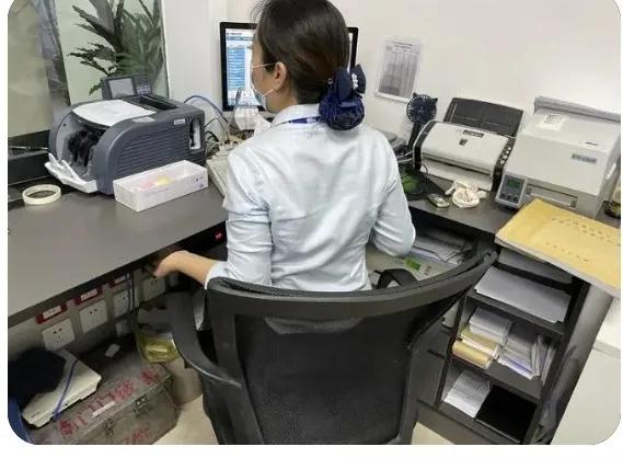35岁银行柜员不想上班了怎么办,30岁银行柜员何去何从