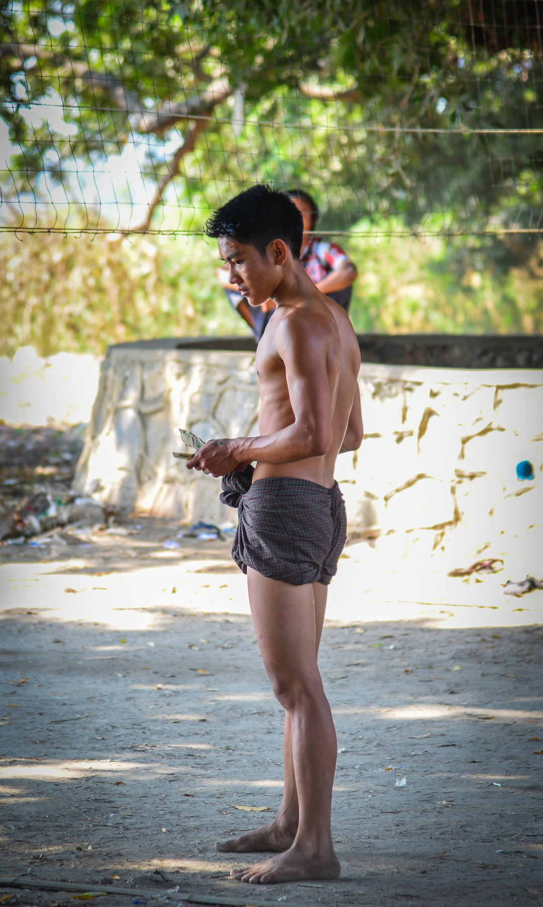 缅甸笼基筒裙,缅甸美女为何都爱穿筒裙