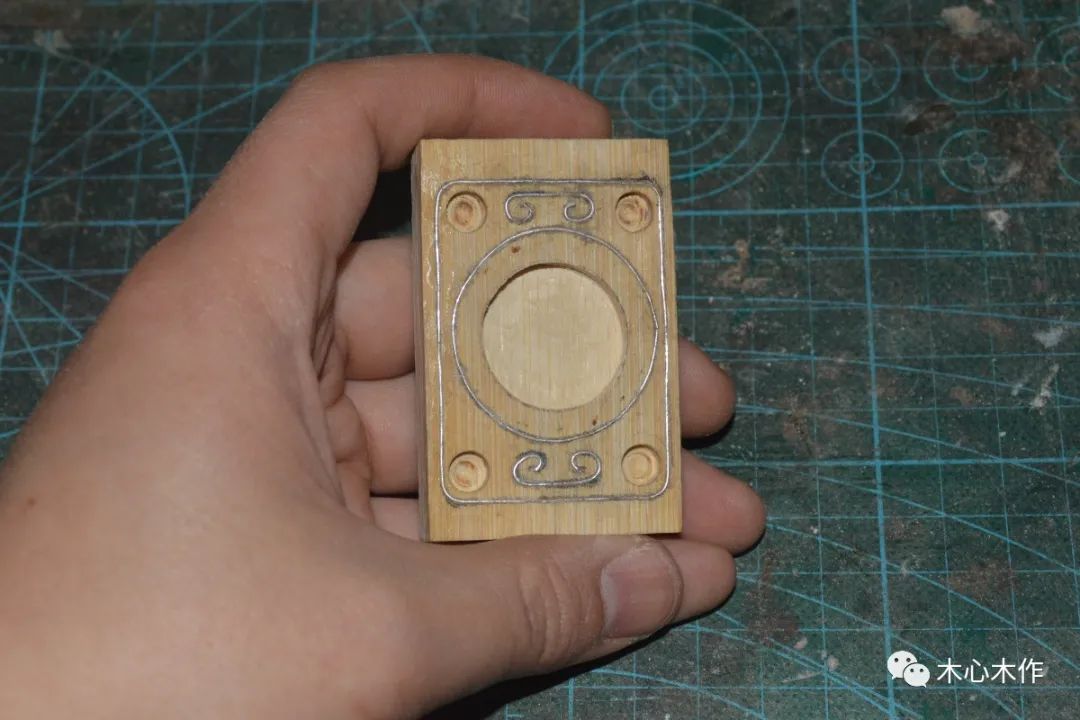 青花平安无事牌雕刻,青花瓷无事牌