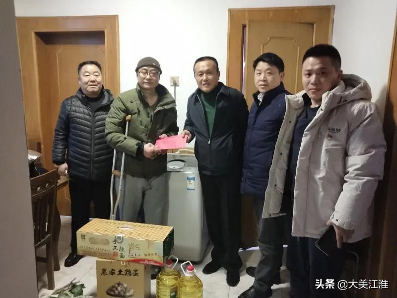 踏雪送花,风雪无阻献爱心