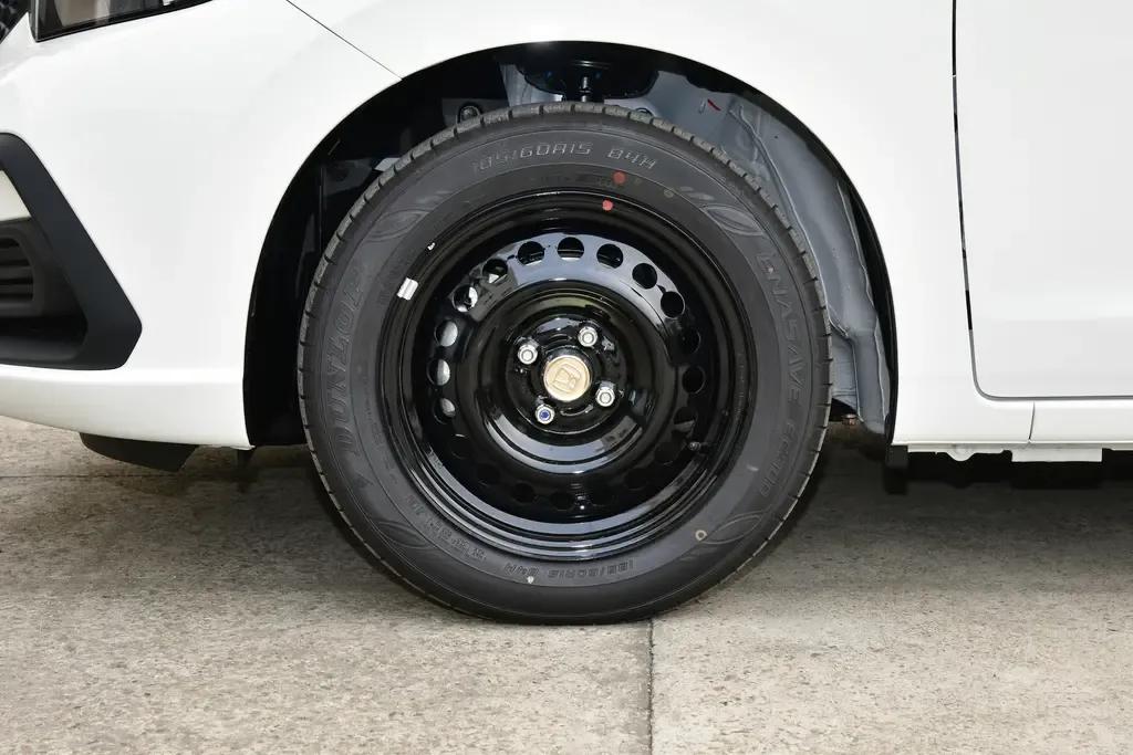 本田飞度优缺点测评,7万块的本田飞度最低配值得买吗