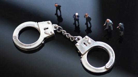 夜间偷看网络安全吗,偷偷浏览网络不良信息会被抓吗