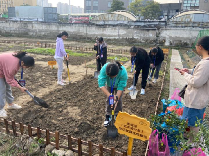 南通中专开设耕读园，让学生在劳动中感受知行合一