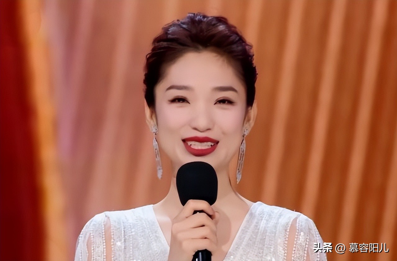 这次央视主持蓝羽真“火”了，神救场邓超，难怪被电影频道专宠