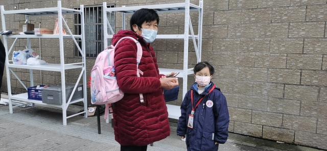 东新园解封！现场有人送来了88朵玫瑰