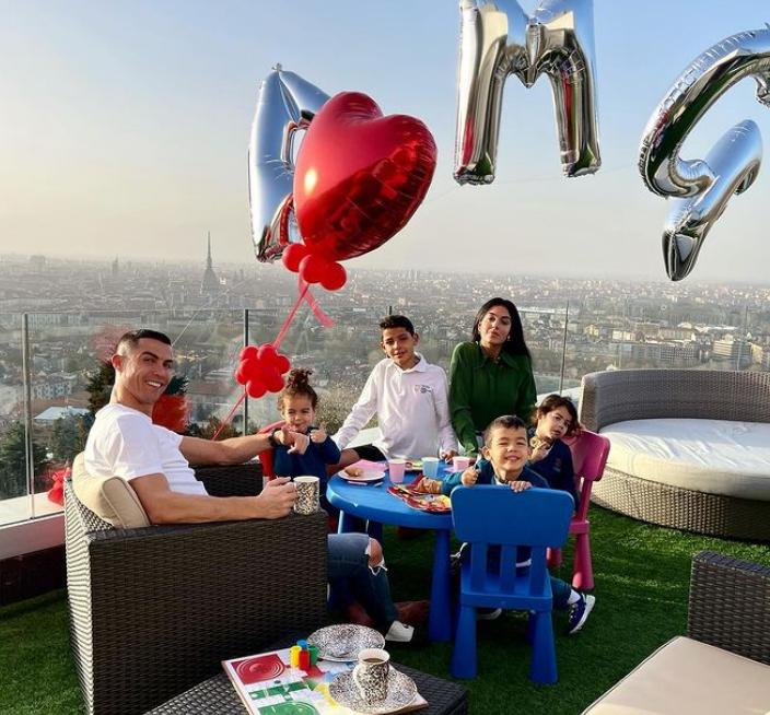 柜姐靠c罗逆袭国际名媛,乔治娜与c罗居家日常