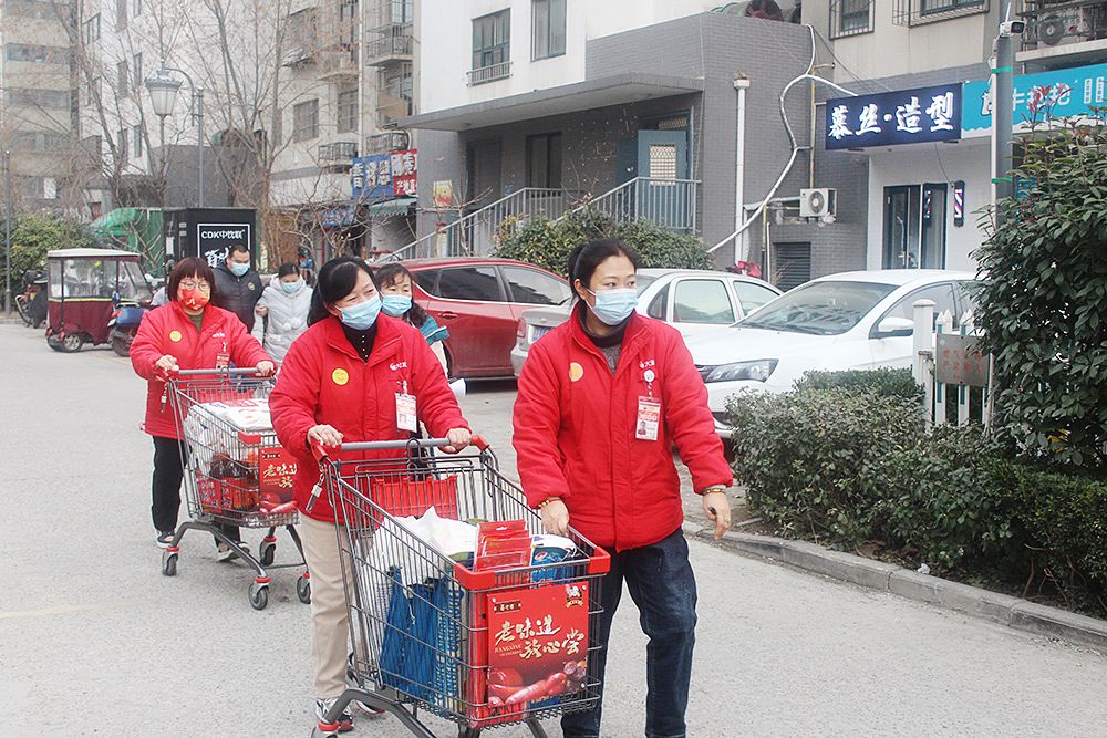 社区爱心传递慰问活动,暖冬爱心进社区慈善义卖送温暖