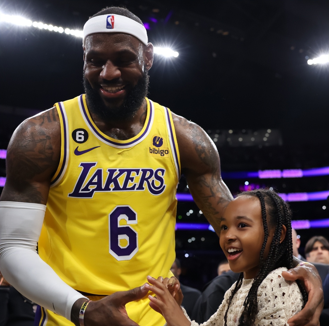 传奇加冕之夜难掩输卡位战遗憾，詹姆斯赛后采访暗示有离队可能？