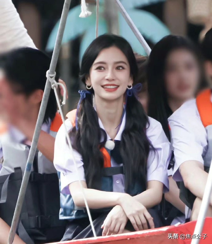 跑男杨颖蔡徐坤同台,跑男现场蔡徐坤杨颖