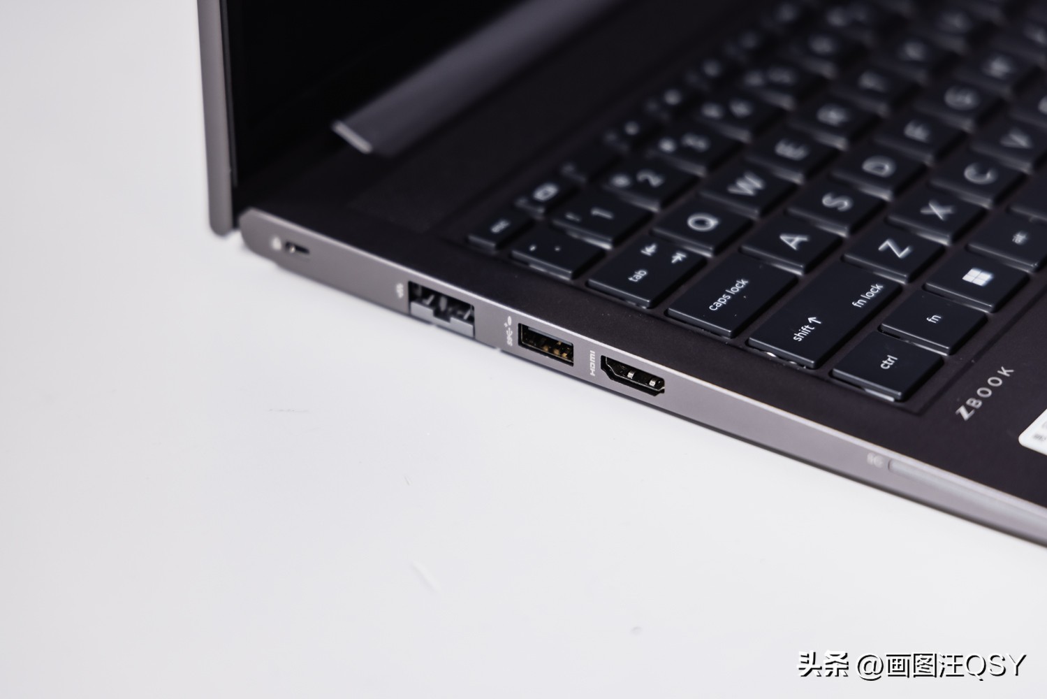 居家书桌升级改造：追剧听歌、居家办公也能很快乐