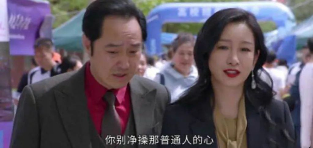 直播间卖的翡翠玉石低价的猫腻,直播间现场售卖翡翠的骗局