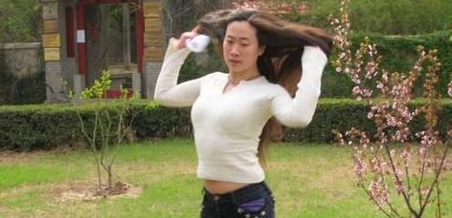 21年前芙蓉姐姐举止夸张被指低俗,曾扬言嫁给王宝强,如今怎样了