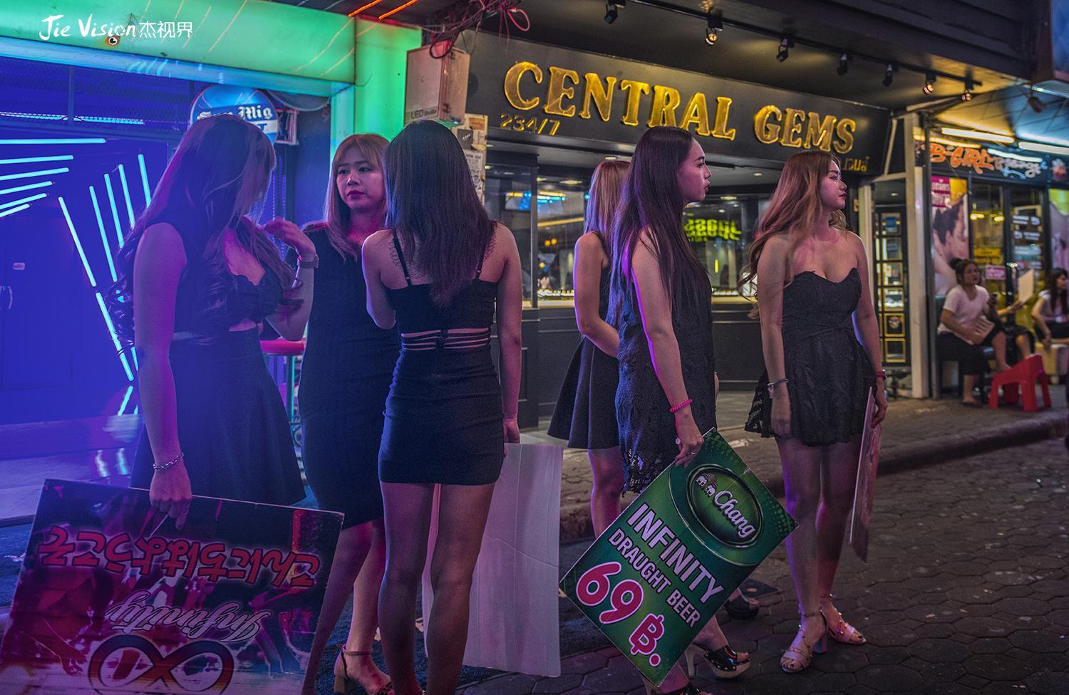 “性从业者”泛滥成灾，依靠桃色产业生存的泰国，如今现况如何？