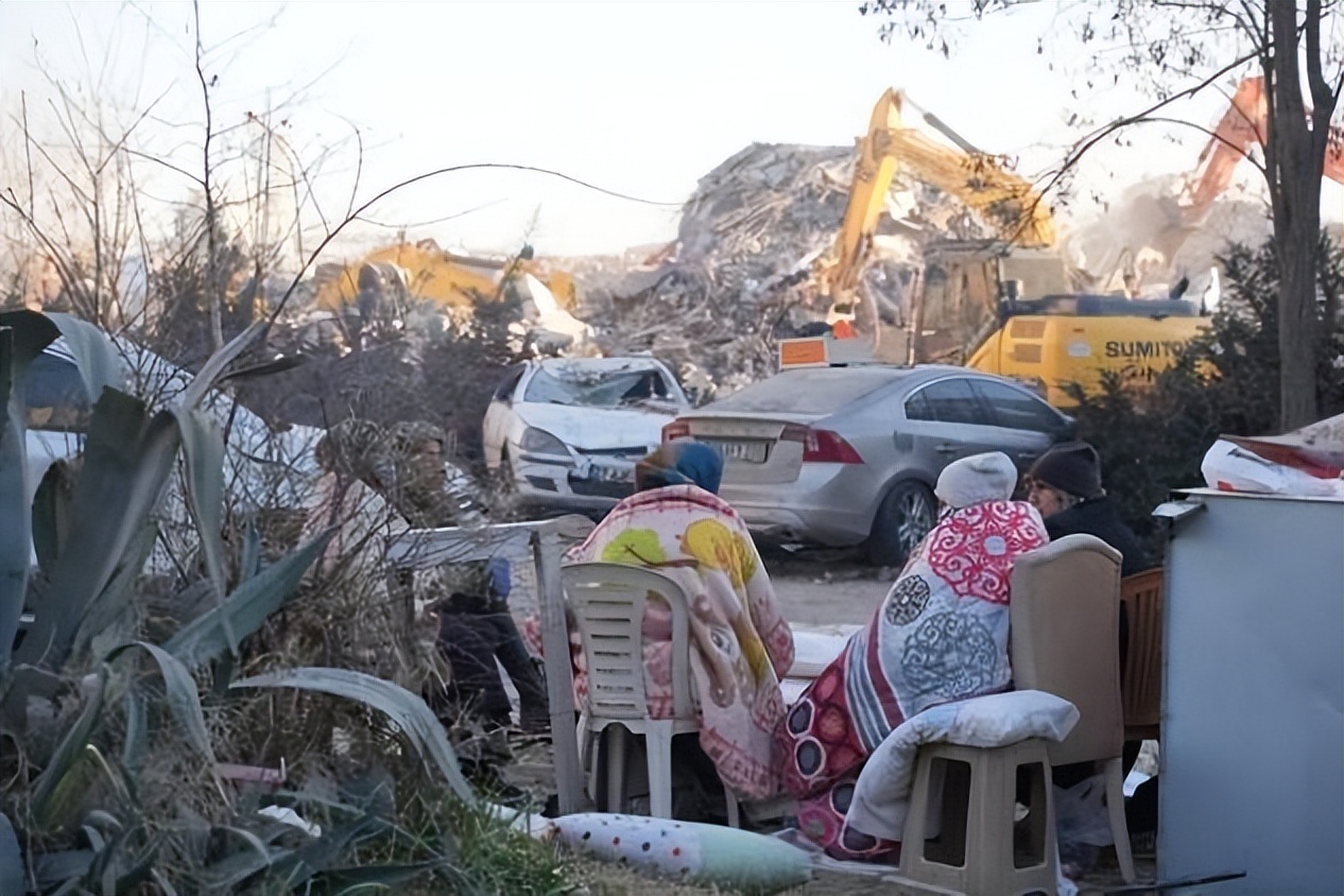 臭袜子，破内衣？美日韩捐奇葩物资，土耳其灾民：不想捐可不捐！