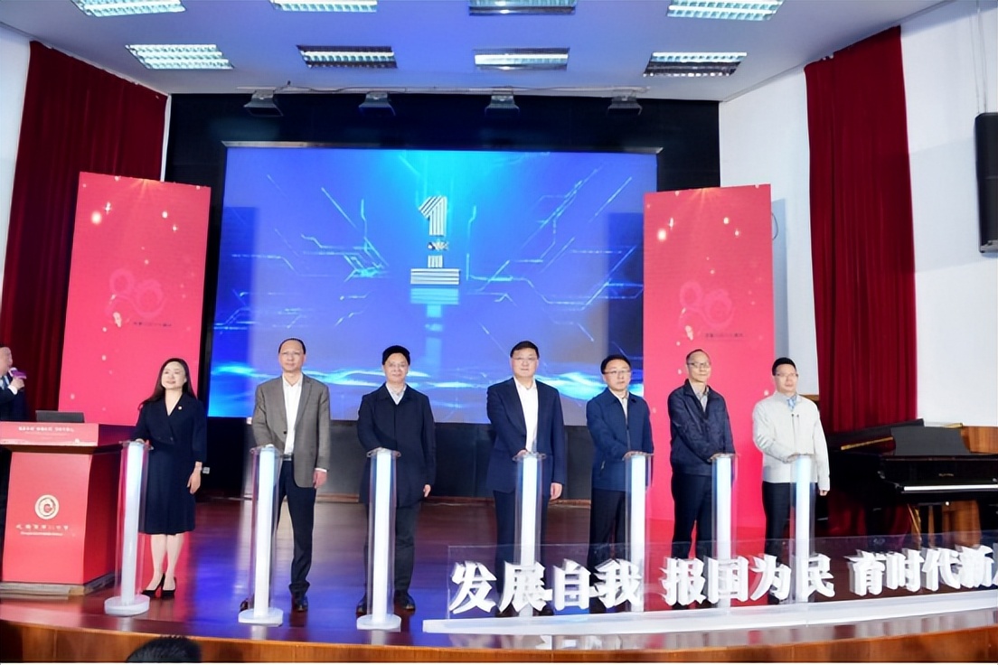 成都八中照片,成都八中66级