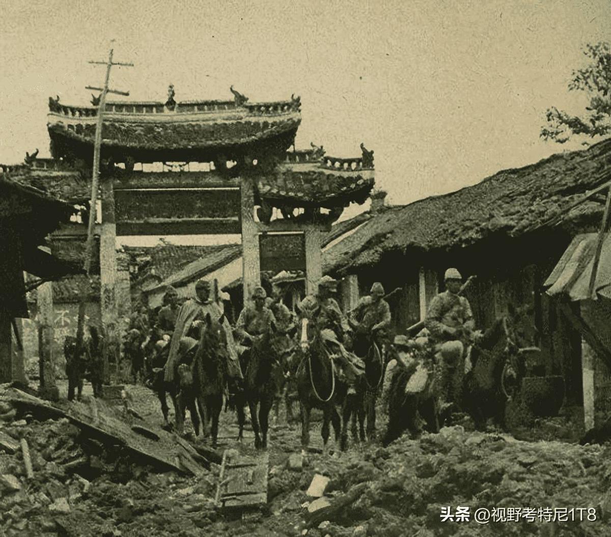 老照片:掠夺伊拉克黄金的美军,与德军合影的波兰*妓军**