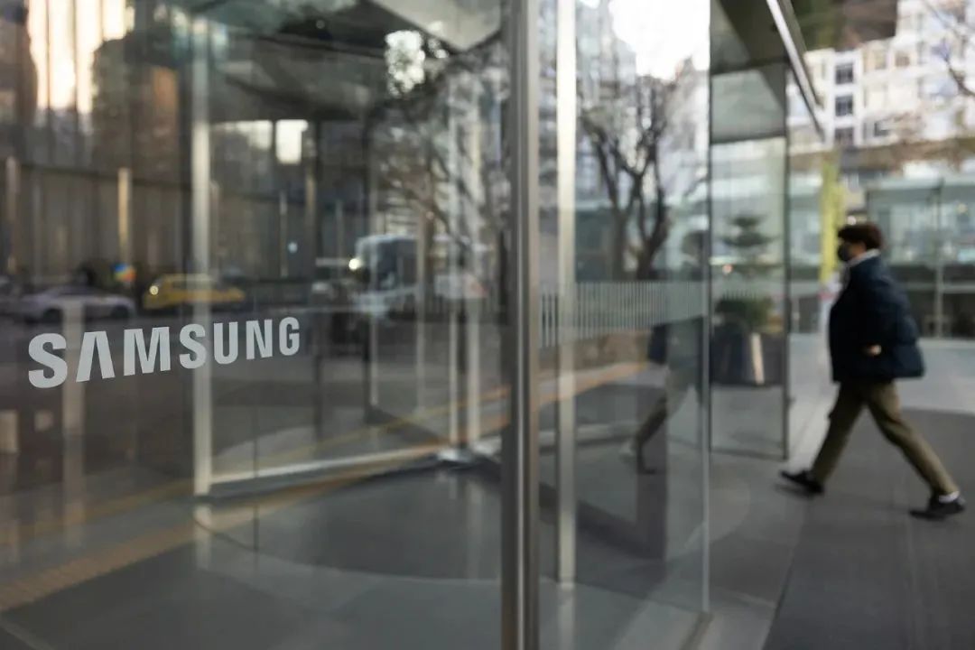 三星售后换外屏导致漏液谁负责,三星双标