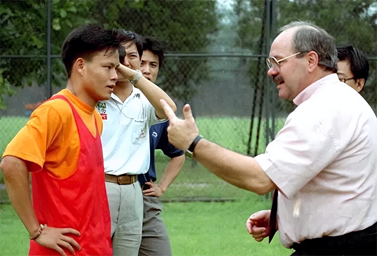 “国际*子骗**”施拉普纳：万人吹捧上春晚，球队爆冷万人嫌