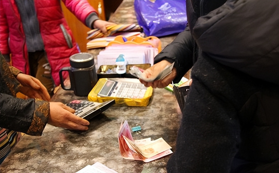 国庆期间,四川一家3口到辽宁农家乐,点了“6菜1酒”只花了230块