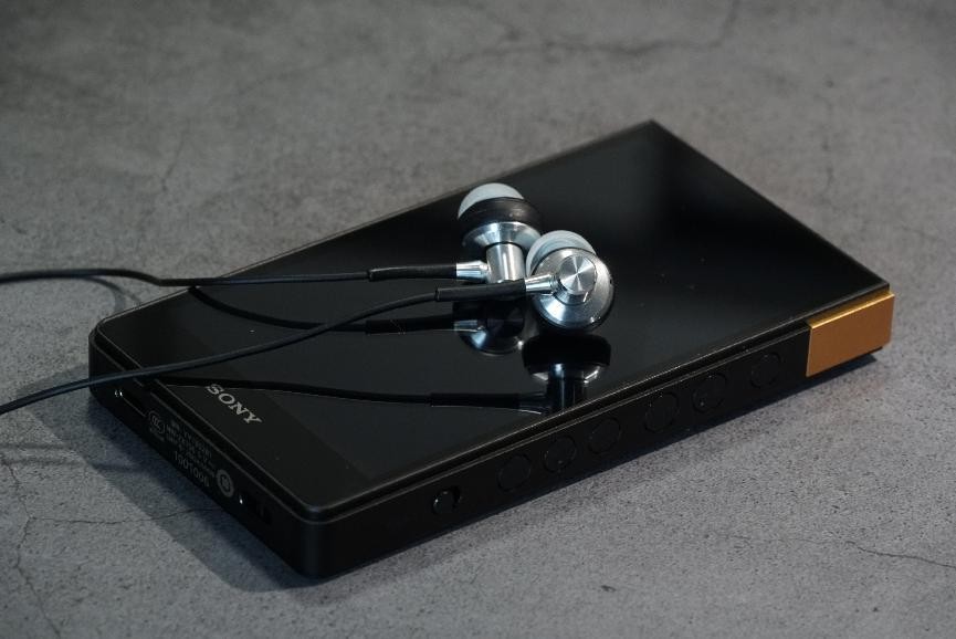 索尼耳机销量,索尼随身听黑砖2代价格