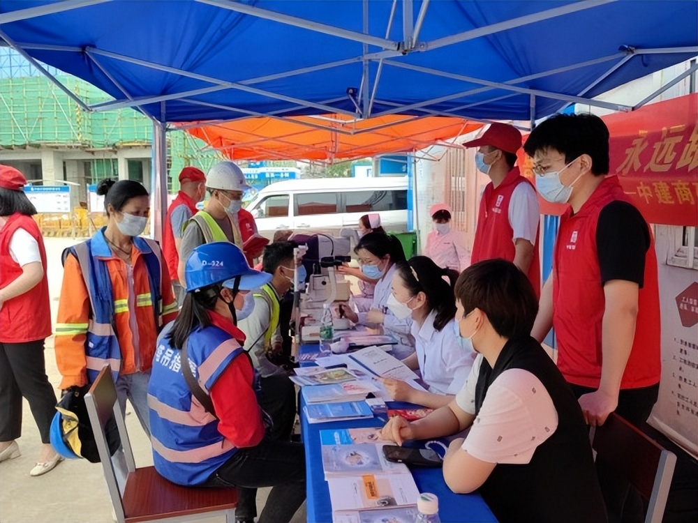 社区开展爱眼助残爱心义诊活动,爱心义诊进工地关爱城市建设者