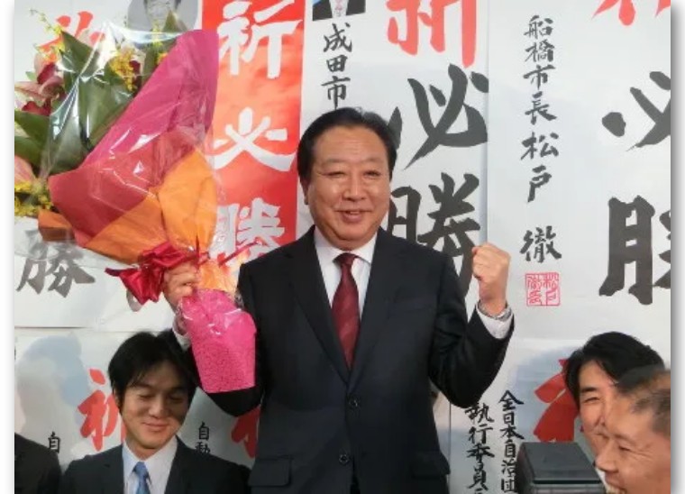 日本前首相街头演讲无人听,日本首相发传单