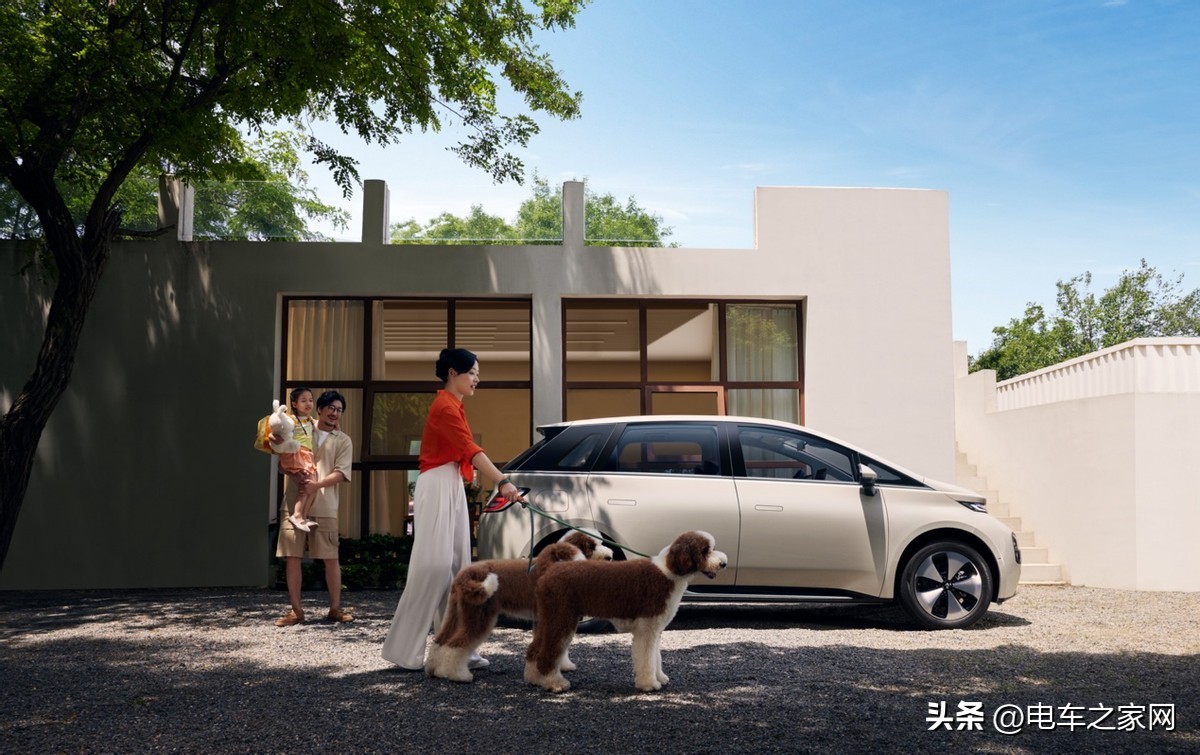 宝骏云朵天际白照片,宝骏云朵新配色